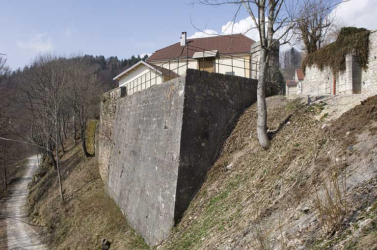 Enceinte sud : section moderne. © Jérôme Mongreville / Région Bourgogne-Franche-Comté, Inventaire du patrimoine - 2009