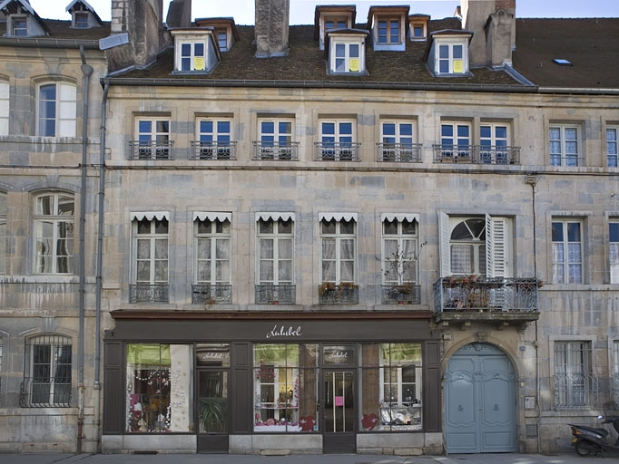 Vue d'ensemble de la façade sur rue, de face. © Yves Sancey / Région Bourgogne-Franche-Comté, Inventaire du patrimoine - 2009