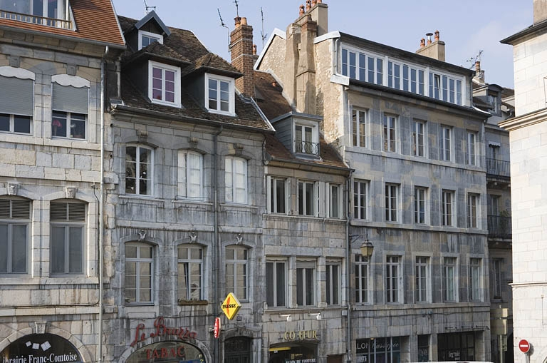 Vue d'ensemble de la partie gauche de l'édifice sur rue. © Yves Sancey / Région Bourgogne-Franche-Comté, Inventaire du patrimoine - 2009