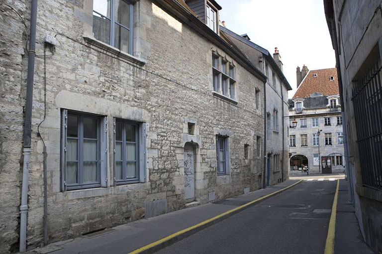 Vue d'ensemble de la façade latérale gauche, de trois quarts gauche. © Yves Sancey / Région Bourgogne-Franche-Comté, Inventaire du patrimoine - 2009