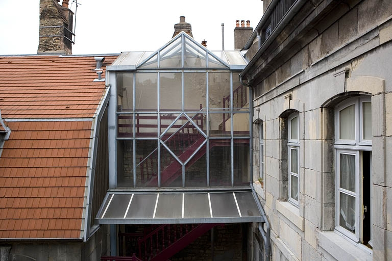Détail de la verrière au-dessus de l'escalier à cage ouverte. © Yves Sancey / Région Bourgogne-Franche-Comté, Inventaire du patrimoine - 2009