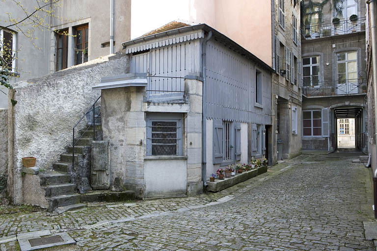 Vue d'ensemble du séchoir à linge avec logement au rez-de-chaussée. © Yves Sancey / Région Bourgogne-Franche-Comté, Inventaire du patrimoine - 2009
