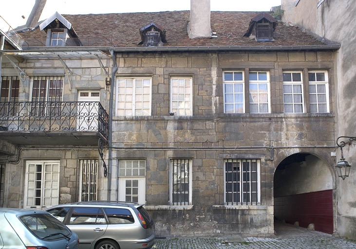 Vue d'ensemble de la façade postérieure du logis sur rue. © Yves Sancey / Région Bourgogne-Franche-Comté, Inventaire du patrimoine - 2009