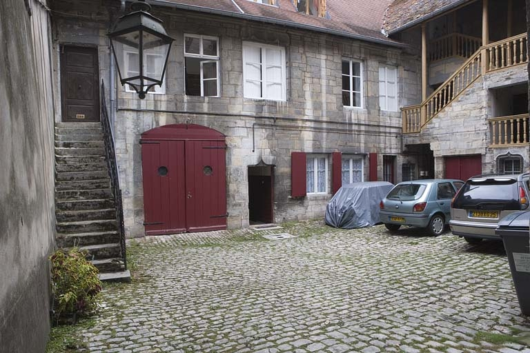 Vue d'ensemble du logis secondaire sur cour. © Yves Sancey / Région Bourgogne-Franche-Comté, Inventaire du patrimoine - 2009