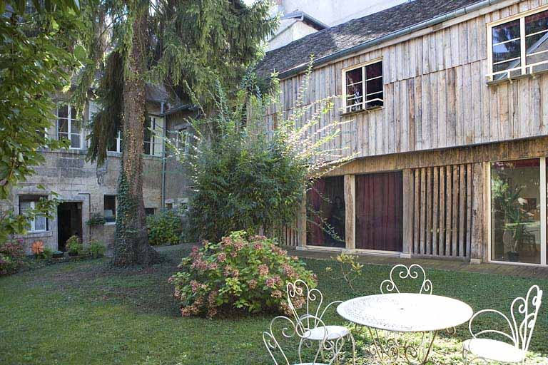 Vue d'ensemble depuis le fond du jardin. © Yves Sancey / Région Bourgogne-Franche-Comté, Inventaire du patrimoine - 2009