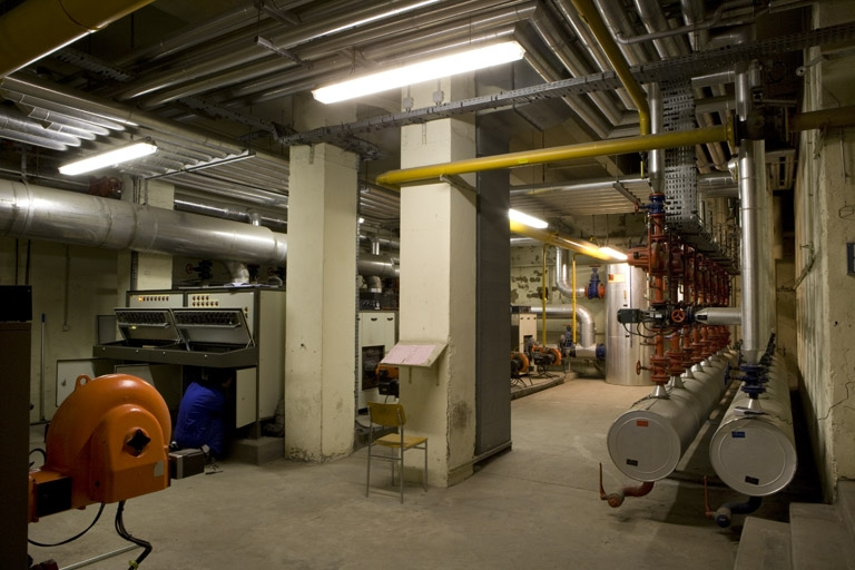 Corps d'entrée, chaufferie : vue d'ensemble. © Yves Sancey / Région Bourgogne-Franche-Comté, Inventaire du patrimoine - 2009 Corps d'entrée, chaufferie : vue d'ensemble. © Yves Sancey / Région Bourgogne-Franche-Comté, Inventaire du patrimoine - 2009