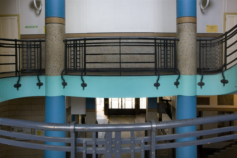 Garde-corps du grand escalier, au niveau du palier du premier étage. © Yves Sancey / Région Bourgogne-Franche-Comté, Inventaire du patrimoine - 2009