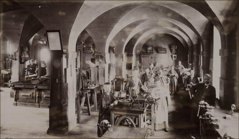 Année scolaire 1898-1899. Classe d'outillage. © Yves Sancey / Région Bourgogne-Franche-Comté, Inventaire du patrimoine - 2009 Année scolaire 1898-1899. Classe d'outillage. © Yves Sancey / Région Bourgogne-Franche-Comté, Inventaire du patrimoine - 2009