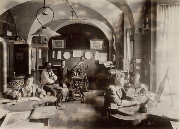 Année scolaire 1898-1899. Classe de gravure. © Yves Sancey / Région Bourgogne-Franche-Comté, Inventaire du patrimoine - 2009 Année scolaire 1898-1899. Classe de gravure. © Yves Sancey / Région Bourgogne-Franche-Comté, Inventaire du patrimoine - 2009