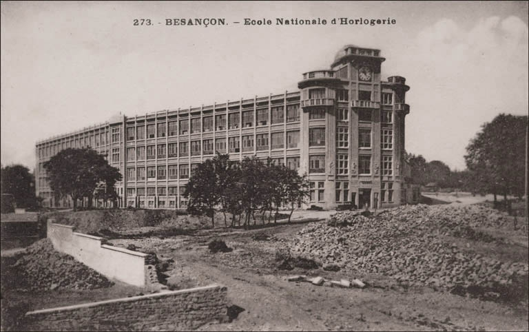Besançon. - Ecole Nationale d'Horlogerie [vue d'ensemble, depuis l'est], 1931 ou 1932. © Yves  Sancey (reproduction) / Région Bourgogne-Franche-Comté, Inventaire du patrimoine - 2009
