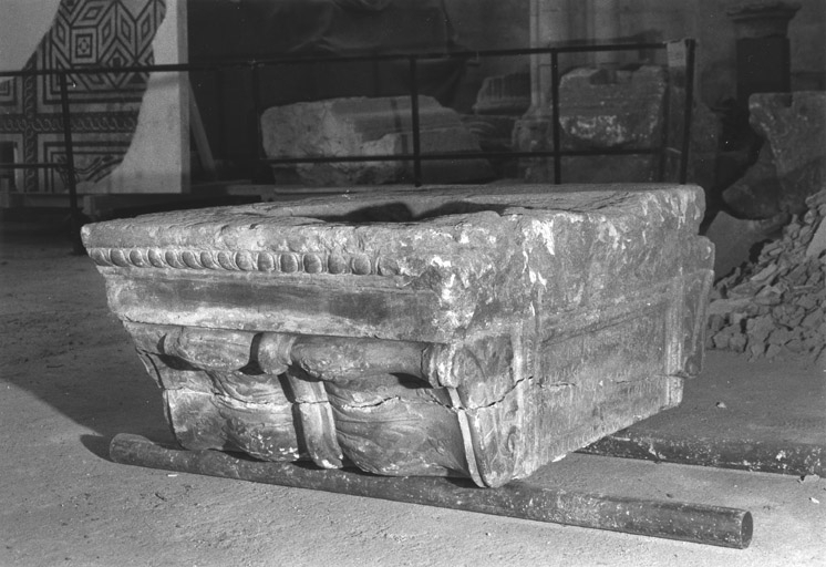 Détail de la console supportant à l'origine le buste de Jupiter : de trois quarts gauche. © Yves  Sancey (reproduction) / Région Bourgogne-Franche-Comté, Inventaire du patrimoine - 2009 Détail de la console supportant à l'origine le buste de Jupiter : de trois quarts gauche. © Yves  Sancey (reproduction) / Région Bourgogne-Franche-Comté, Inventaire du patrimoine - 2009