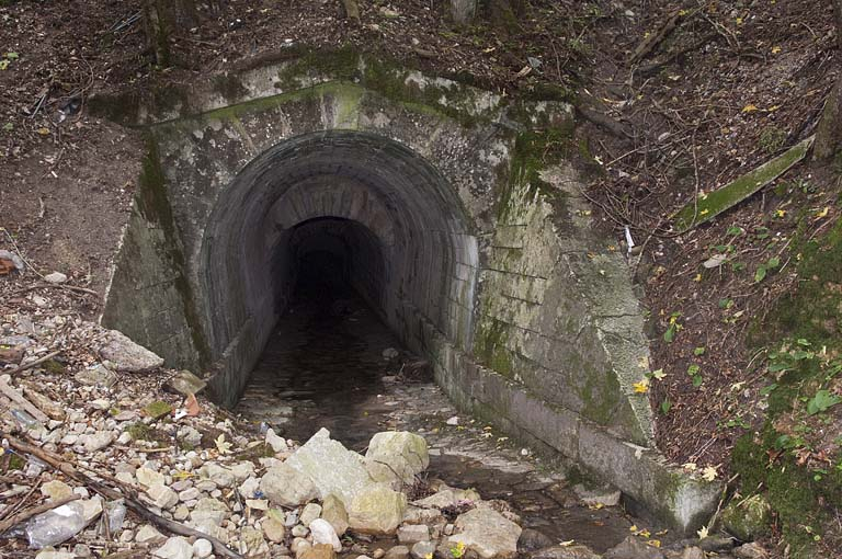 Sortie du pont, aqueduc du Vaubillon (n°6) à La Ferrière. © Jérôme Mongreville / Région Bourgogne-Franche-Comté, Inventaire du patrimoine - 2009
