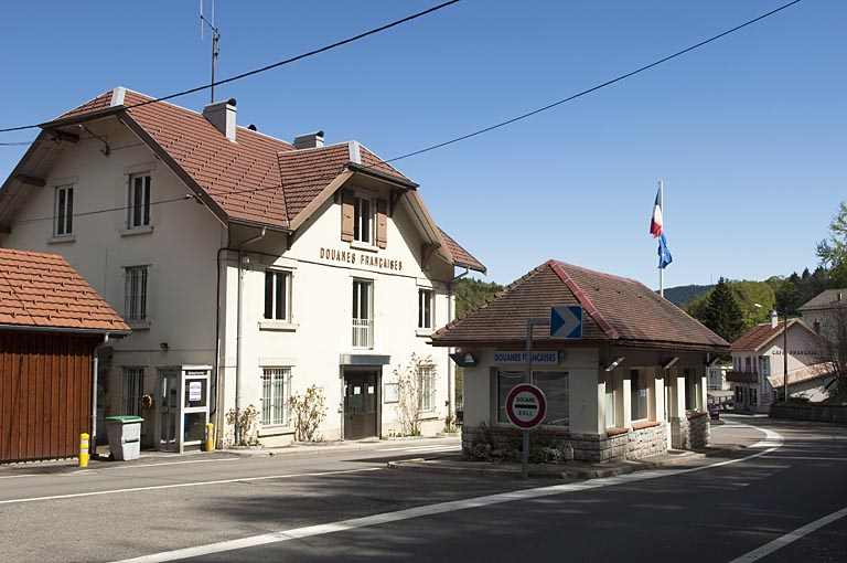 Vue du bureau des douanes et du poste de surveillance. © Jérôme Mongreville / Région Bourgogne-Franche-Comté, Inventaire du patrimoine - 2009