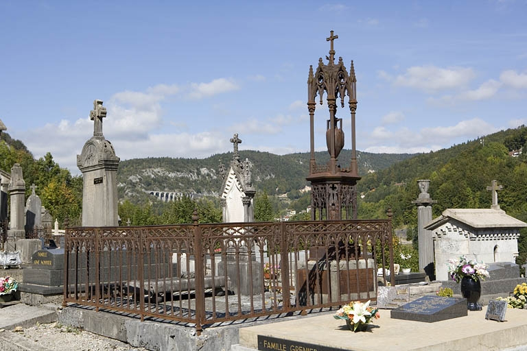 Grille en fonte. © Yves Sancey / Région Bourgogne-Franche-Comté, Inventaire du patrimoine - 2009