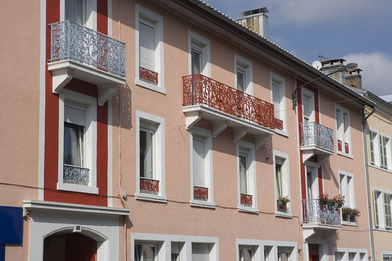 Façade antérieure : étages carrés, de trois quarts gauche. © Yves Sancey / Région Bourgogne-Franche-Comté, Inventaire du patrimoine - 2009