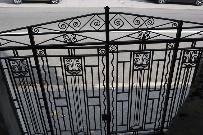 Détail de la grille de l'escalier indépendant. © Yves Sancey / Région Bourgogne-Franche-Comté, Inventaire du patrimoine - 2009