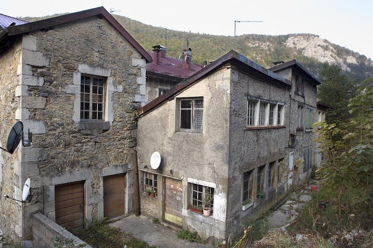 Façade postérieure de l'atelier à l'arrière des n° 129 et 131. © Yves Sancey / Région Bourgogne-Franche-Comté, Inventaire du patrimoine - 2009 Façade postérieure de l'atelier à l'arrière des n° 129 et 131. © Yves Sancey / Région Bourgogne-Franche-Comté, Inventaire du patrimoine - 2009