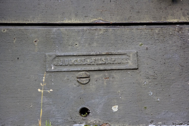 Inscription identifiant le fondeur : J.J. Ducel. © Yves Sancey / Région Bourgogne-Franche-Comté, Inventaire du patrimoine - 2009