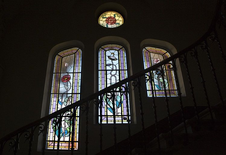 Verrières du troisième registre, vues en contre-plongée. © Yves Sancey / Région Bourgogne-Franche-Comté, Inventaire du patrimoine - 2009 Verrières du troisième registre, vues en contre-plongée. © Yves Sancey / Région Bourgogne-Franche-Comté, Inventaire du patrimoine - 2009