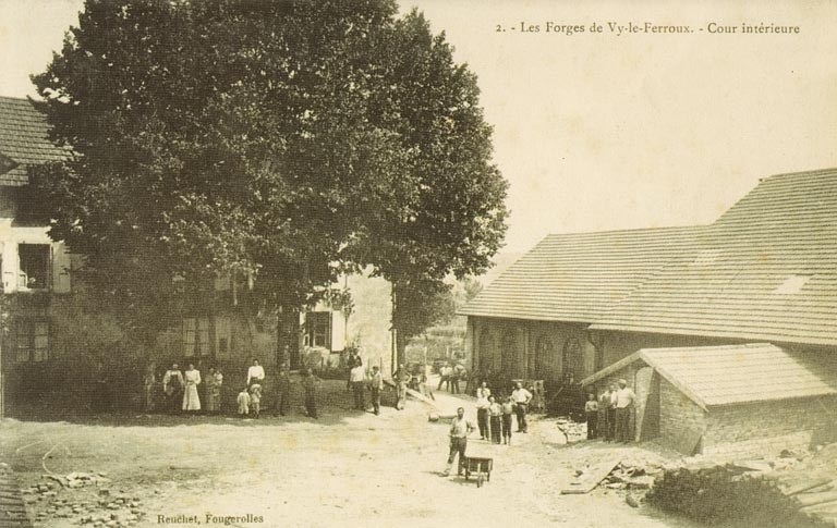 Les Forges de Vy-le-Ferroux. Cour intérieure. © Jérôme  Mongreville (reproduction) / Région Bourgogne-Franche-Comté, Inventaire du patrimoine - 2009 Les Forges de Vy-le-Ferroux. Cour intérieure. © Jérôme  Mongreville (reproduction) / Région Bourgogne-Franche-Comté, Inventaire du patrimoine - 2009