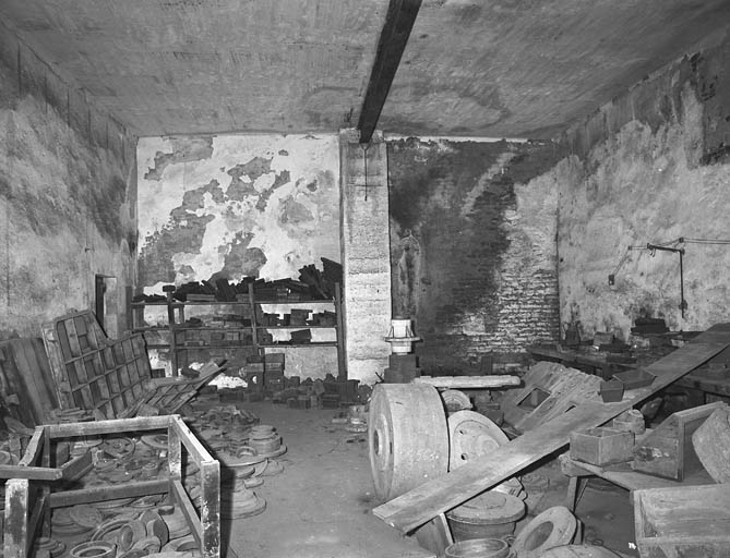 Atelier en 1981. © Jérôme Mongreville / Région Bourgogne-Franche-Comté, Inventaire du patrimoine - 2009 Atelier en 1981. © Jérôme Mongreville / Région Bourgogne-Franche-Comté, Inventaire du patrimoine - 2009