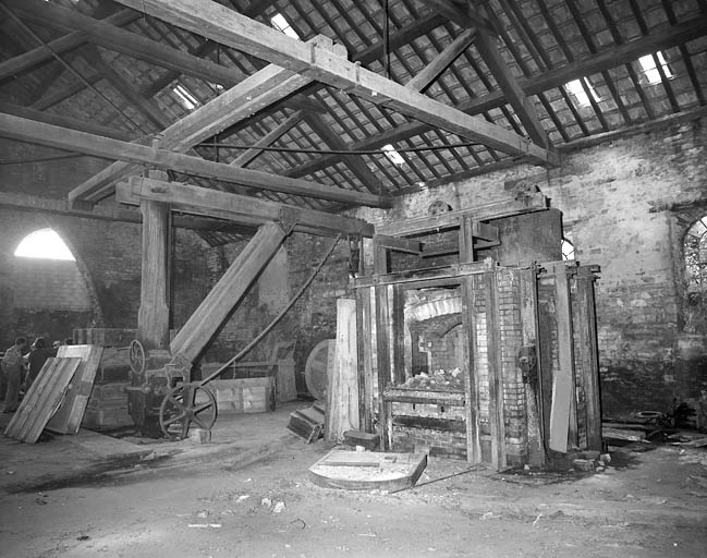 Vue d'ensemble de l'atelier de fabrication en 1981. © Jérôme Mongreville / Région Bourgogne-Franche-Comté, Inventaire du patrimoine - 2009 Vue d'ensemble de l'atelier de fabrication en 1981. © Jérôme Mongreville / Région Bourgogne-Franche-Comté, Inventaire du patrimoine - 2009