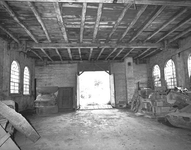 Partie sud de l'atelier de fabrication en 1981. © Jérôme Mongreville / Région Bourgogne-Franche-Comté, Inventaire du patrimoine - 2009 Partie sud de l'atelier de fabrication en 1981. © Jérôme Mongreville / Région Bourgogne-Franche-Comté, Inventaire du patrimoine - 2009
