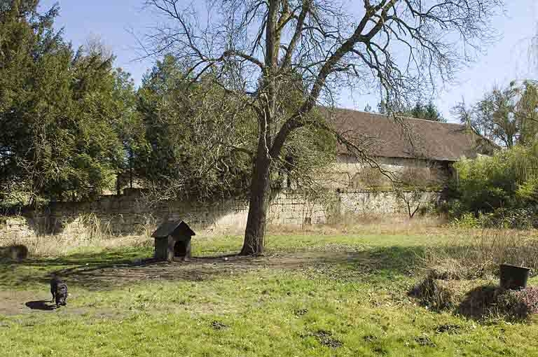 Emplacement du haut fourneau et halle à charbon. © Jérôme Mongreville / Région Bourgogne-Franche-Comté, Inventaire du patrimoine - 2009