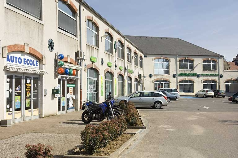 Atelier de fabrication (montage et ajustage). Façade sud. © Jérôme Mongreville / Région Bourgogne-Franche-Comté, Inventaire du patrimoine - 2009