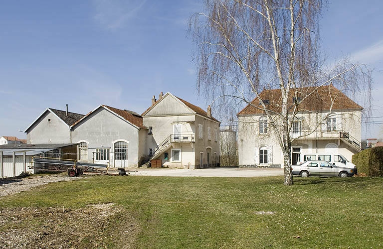 Vue d'ensemble depuis le sud. © Jérôme Mongreville / Région Bourgogne-Franche-Comté, Inventaire du patrimoine - 2009 Vue d'ensemble depuis le sud. © Jérôme Mongreville / Région Bourgogne-Franche-Comté, Inventaire du patrimoine - 2009