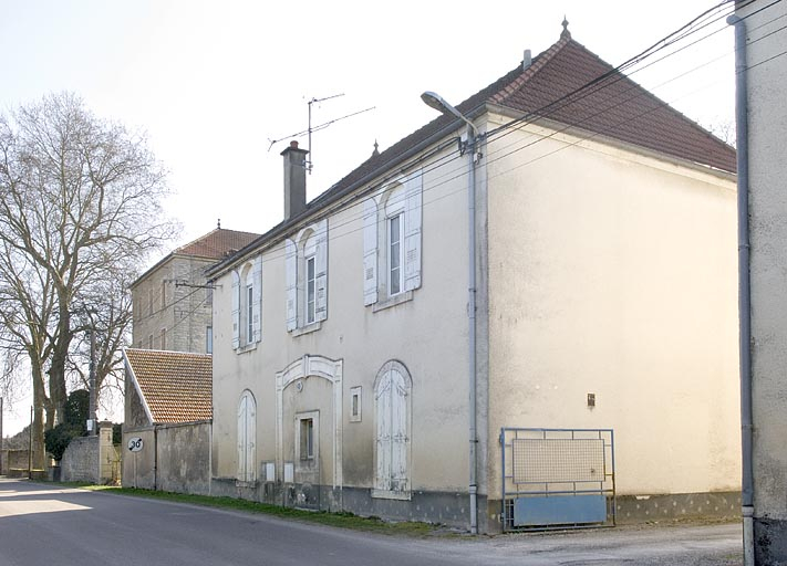 Logement patronal et bureau. Façade sur rue depuis l'ouest. © Jérôme Mongreville / Région Bourgogne-Franche-Comté, Inventaire du patrimoine - 2009 Logement patronal et bureau. Façade sur rue depuis l'ouest. © Jérôme Mongreville / Région Bourgogne-Franche-Comté, Inventaire du patrimoine - 2009