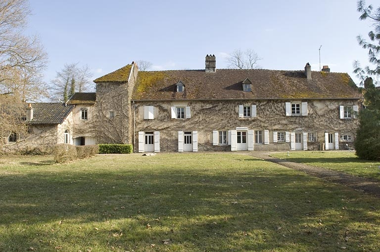 Façade postérieure du logis ouest. © Jérôme Mongreville / Région Bourgogne-Franche-Comté, Inventaire du patrimoine - 2009