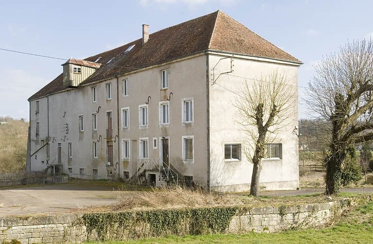 Façade nord vue de trois quarts. © Jérôme Mongreville / Région Bourgogne-Franche-Comté, Inventaire du patrimoine - 2009