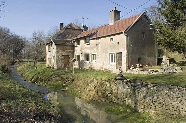 Logement depuis le bief de dérivation. © Jérôme Mongreville / Région Bourgogne-Franche-Comté, Inventaire du patrimoine - 2009