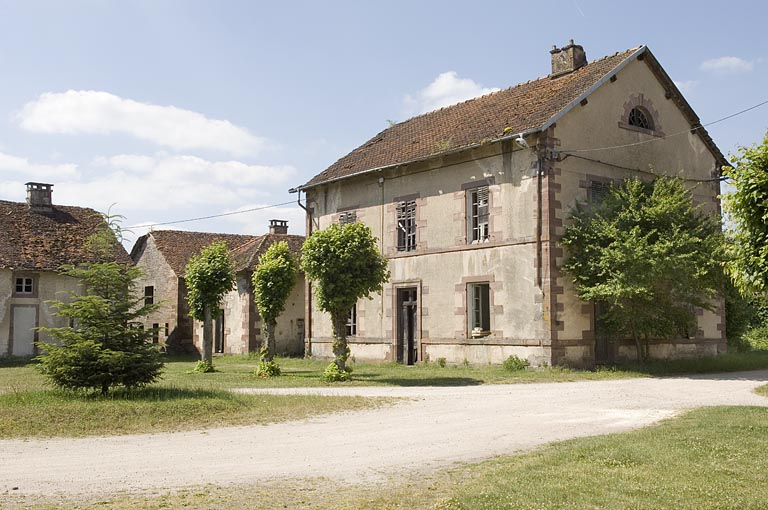Dépendances et pavillon ouest. © Jérôme Mongreville / Région Bourgogne-Franche-Comté, Inventaire du patrimoine - 2009