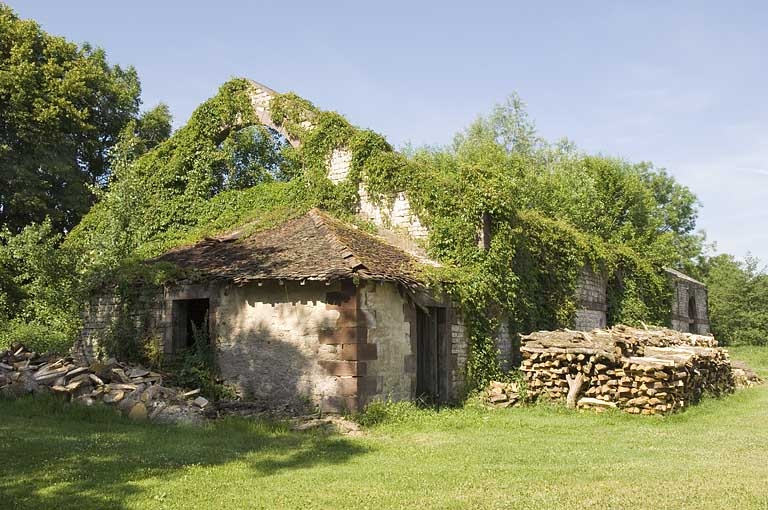 Atelier du laminoir (en ruines) depuis l'est. © Jérôme Mongreville / Région Bourgogne-Franche-Comté, Inventaire du patrimoine - 2009
