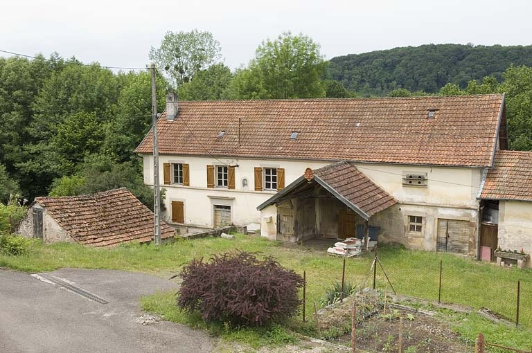 Vue d'ensemble depuis le sud-est. © Jérôme Mongreville / Région Bourgogne-Franche-Comté, Inventaire du patrimoine - 2009