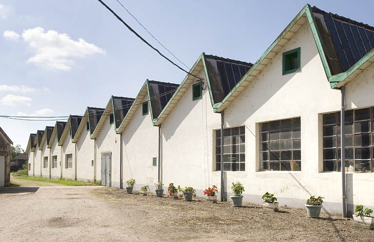 Atelier de fabrication. Alignement de pignons depuis le nord. © Jérôme Mongreville / Région Bourgogne-Franche-Comté, Inventaire du patrimoine - 2009