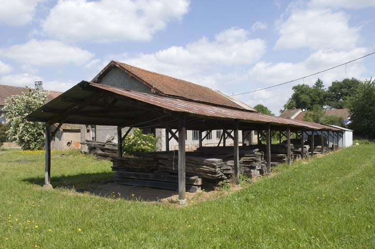 Entrepôt industriel (séchage et stockage du bois). © Jérôme Mongreville / Région Bourgogne-Franche-Comté, Inventaire du patrimoine - 2009