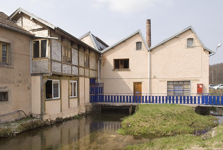 Conciergerie, bureau et atelier depuis l'avenue du Breuchin. © Jérôme Mongreville / Région Bourgogne-Franche-Comté, Inventaire du patrimoine - 2009