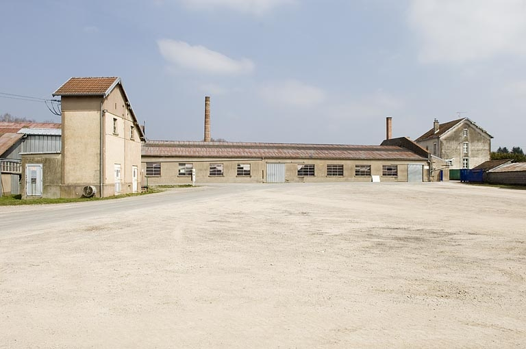 Transformateur, atelier de fabrication et logement patronal depuis l'ouest. © Jérôme Mongreville / Région Bourgogne-Franche-Comté, Inventaire du patrimoine - 2009