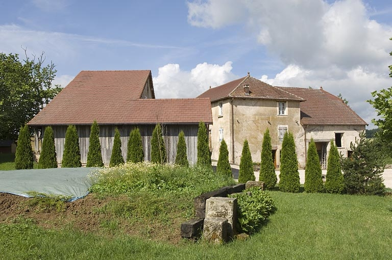 Vue d'ensemble depuis l'est. © Jérôme Mongreville / Région Bourgogne-Franche-Comté, Inventaire du patrimoine - 2009