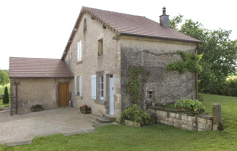 Le logement vu de trois quarts droite. © Jérôme Mongreville / Région Bourgogne-Franche-Comté, Inventaire du patrimoine - 2009