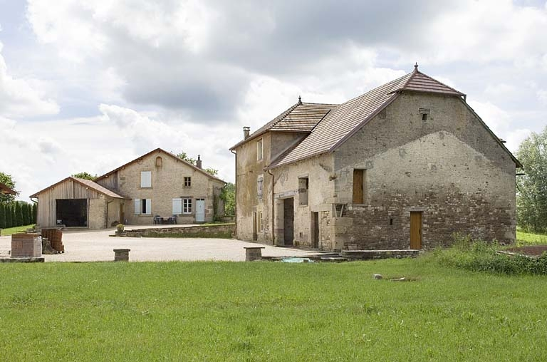 Vue d'ensemble depuis le nord. © Jérôme Mongreville / Région Bourgogne-Franche-Comté, Inventaire du patrimoine - 2009