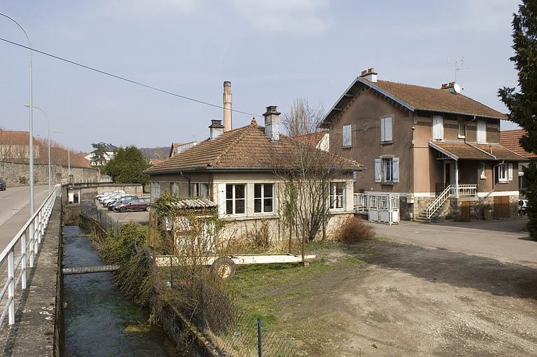 Conciergerie et logement ouvrier depuis le sud-ouest. © Jérôme Mongreville / Région Bourgogne-Franche-Comté, Inventaire du patrimoine - 2009