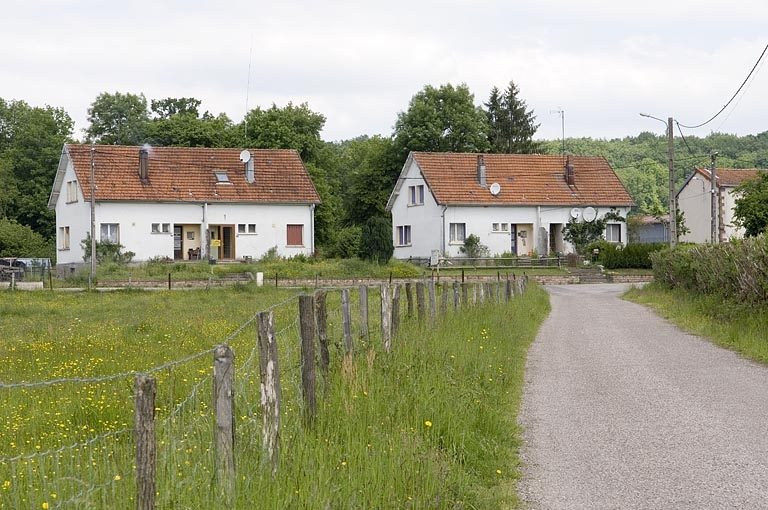 Logements doubles de la cité ouvrière. © Jérôme Mongreville / Région Bourgogne-Franche-Comté, Inventaire du patrimoine - 2009
