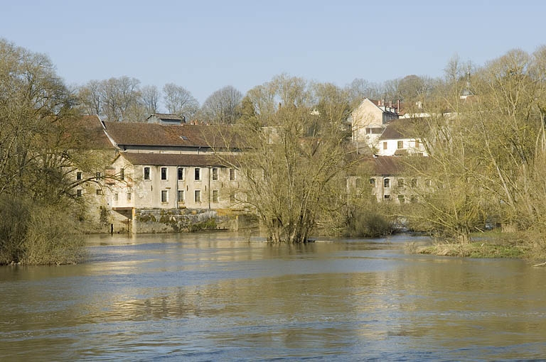 Façade sur la rivière de l'atelier de la machine à papier. © Jérôme Mongreville / Région Bourgogne-Franche-Comté, Inventaire du patrimoine - 2009