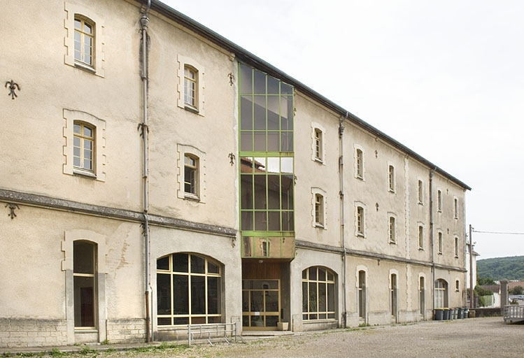 Vue depuis la cour. Elévation de l'aile est. © Jérôme Mongreville / Région Bourgogne-Franche-Comté, Inventaire du patrimoine - 2009