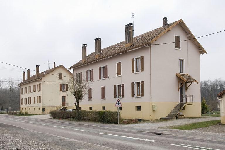Maisons ouvrières vues de trois quarts. © Jérôme Mongreville / Région Bourgogne-Franche-Comté, Inventaire du patrimoine - 2009