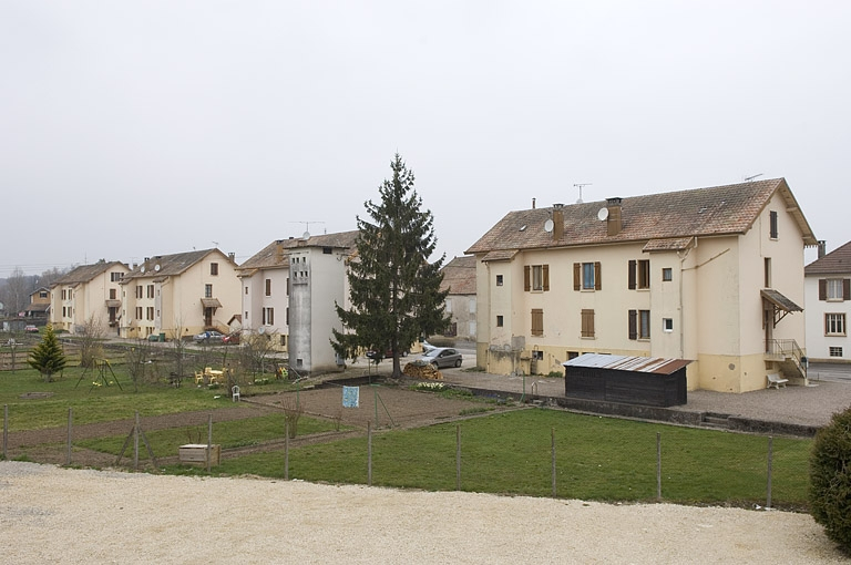 Vue d'ensemble de la cité ouvrière depuis le sud-est. © Jérôme Mongreville / Région Bourgogne-Franche-Comté, Inventaire du patrimoine - 2009